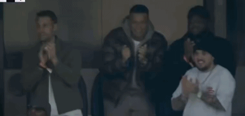 开云体育下载-7万人鼓掌！皇马21岁小将封神战：完美戴帽 佛爷亲自祝贺