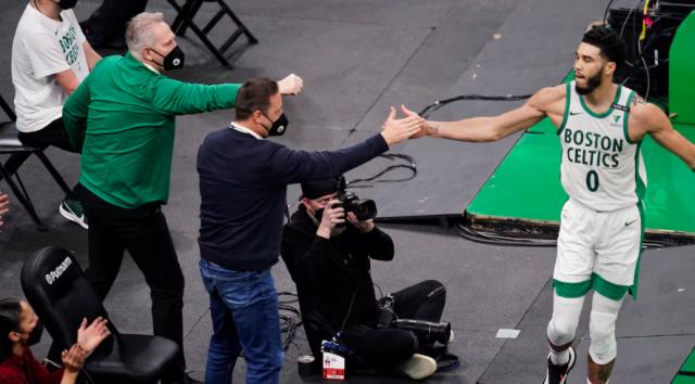 开云注册入口-爵士挖角绿军冠军班底！安吉赴盐湖城联手父亲掌权