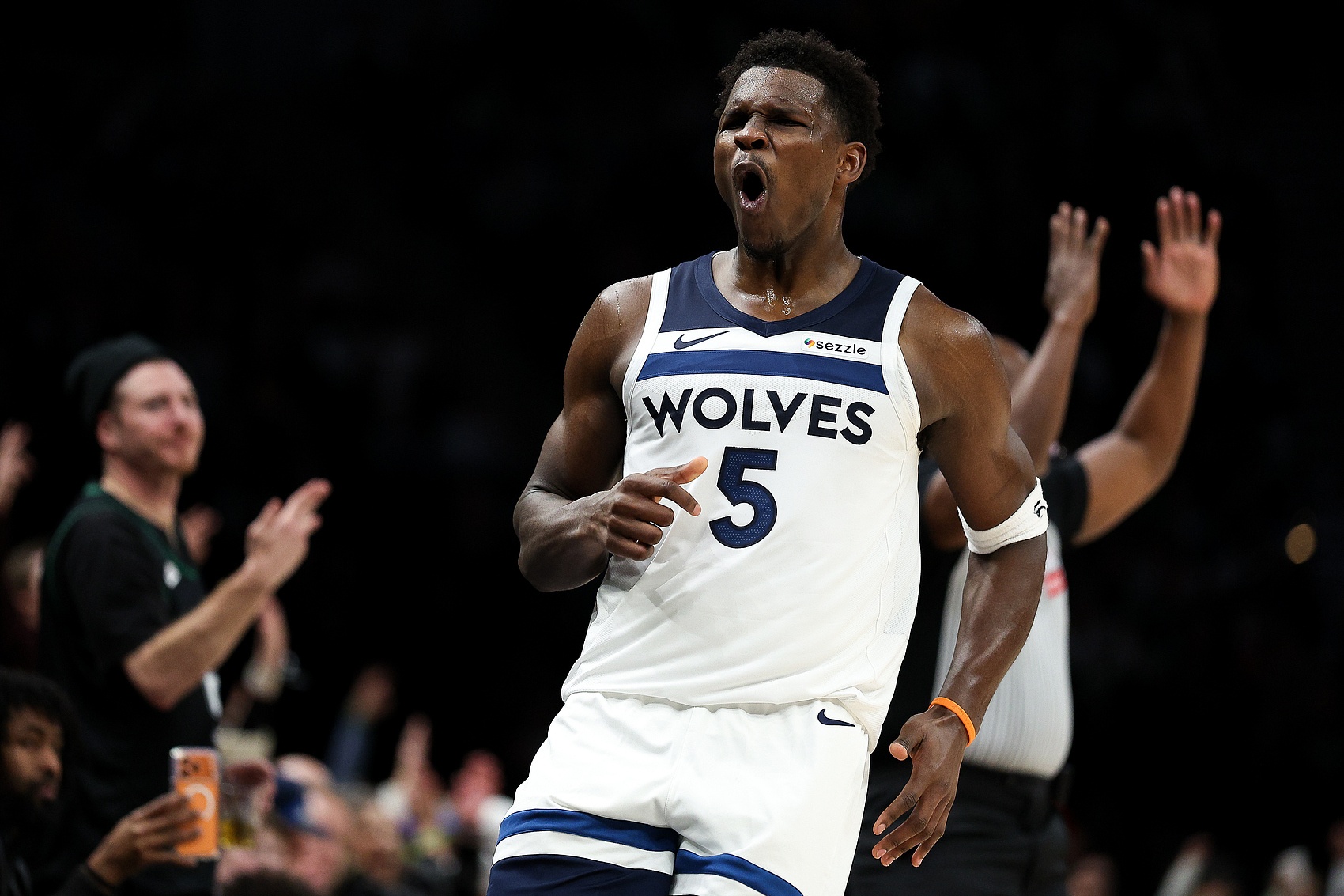 kaiyun-准绝杀！解说：论关键球 爱德华兹绝对是第一档的存在