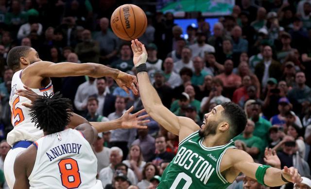 开云体育下载-绿军翻盘概率仅14.3！难怪科尔奥运会弃用塔图姆？