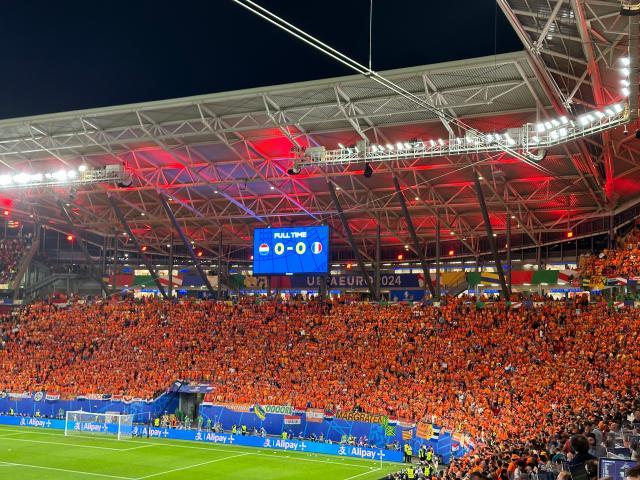 开云登录-【现场手记】归家的西蒙斯，和消失的“多纳泰罗”