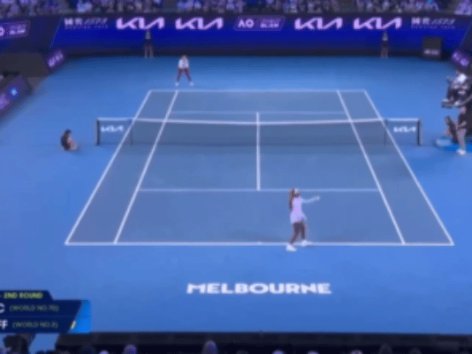 【多图回顾】澳网有自己的“全明星” ：杰伦上演一动不动、辛纳阿卡观赛化身表情帝