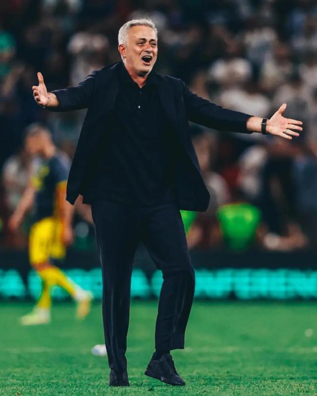 开云体育下载-【早报】“神灯”二进宫！能照亮斯坦福桥吗？