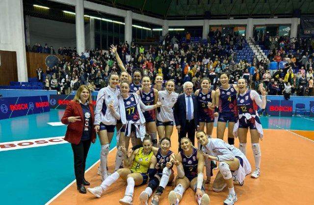 开云体育下载-【早报】“神灯”二进宫！能照亮斯坦福桥吗？