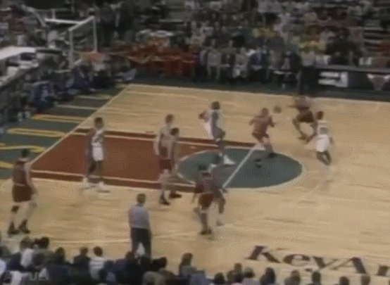 开云在线-时代先驱：巨人时代的另类内线 坎普是原始字母哥