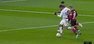 【西甲】本泽马+维尼修斯皆双响 皇马4比1瓦伦西亚