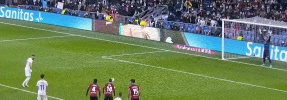 【西甲】本泽马+维尼修斯皆双响 皇马4比1瓦伦西亚