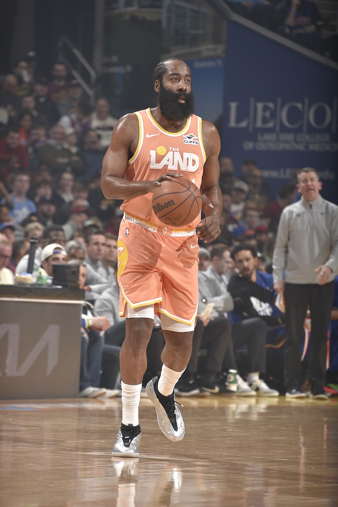 JR：不看好骑士 哈登每次换队常规赛都打很好 但季后赛战绩摆在那