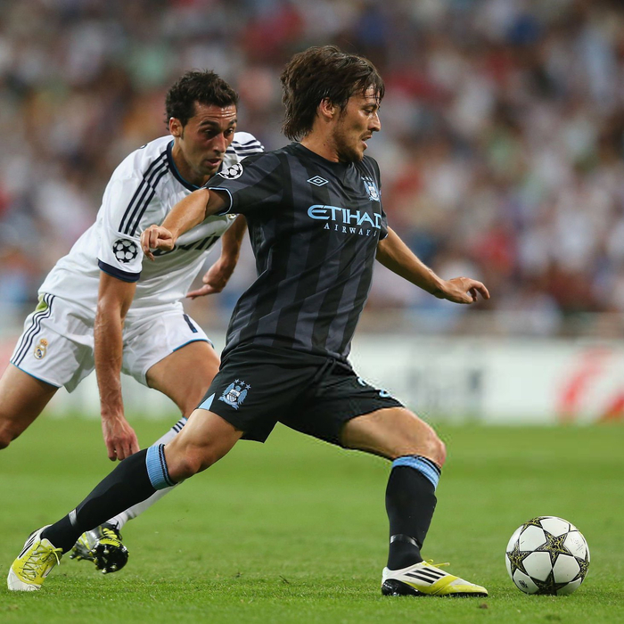 开云APP-阿韦罗亚球员生涯对曼城保持不败，利物浦皇马2胜4平|马卡|阿韦洛亚|体育赛事讨论|皇家马德里|欧冠_新浪体育_新浪新闻