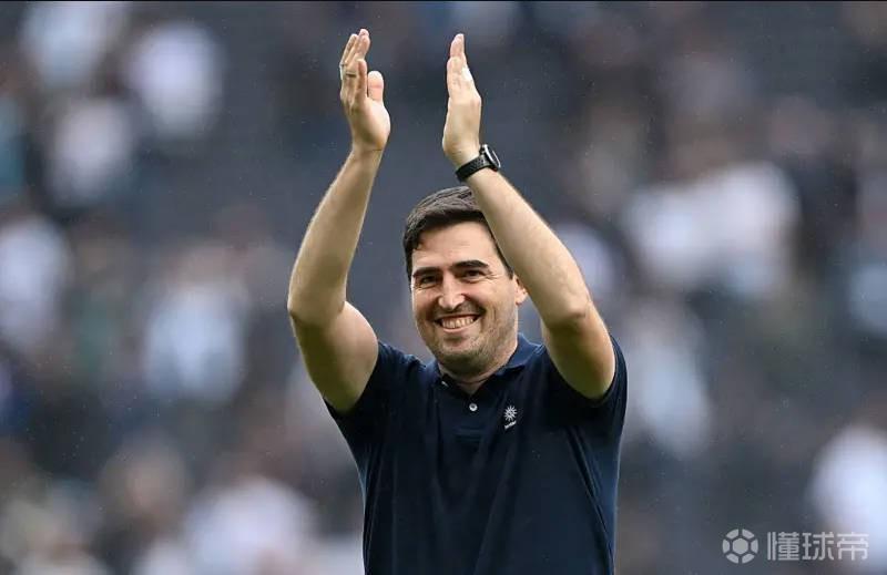 开云体育下载-伯恩茅斯总监：比起球员转会离开，我们更担心失去伊劳拉