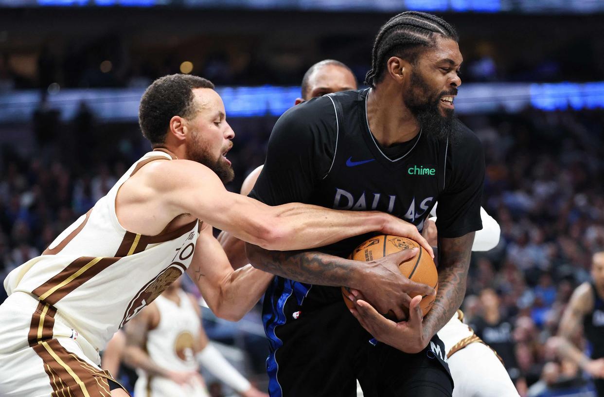 开云体育下载-库里38+8记3分创NBA历史第1神迹！弗拉格21+11创纪录，库明加伤退