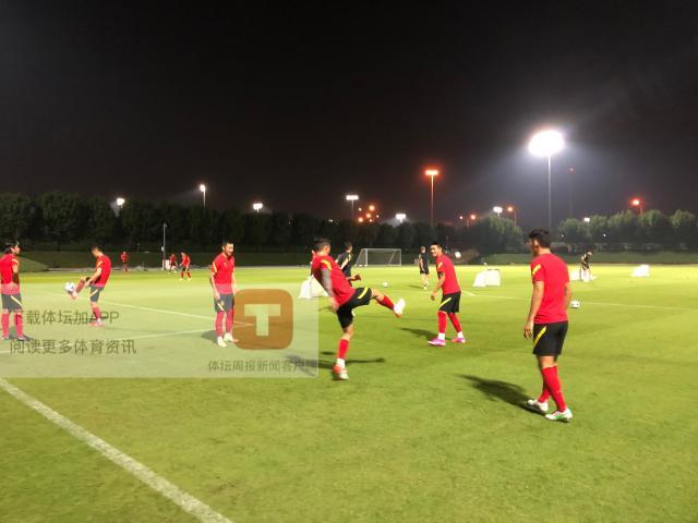 国足全员出勤备战中日大战 李铁与池忠国单独交流