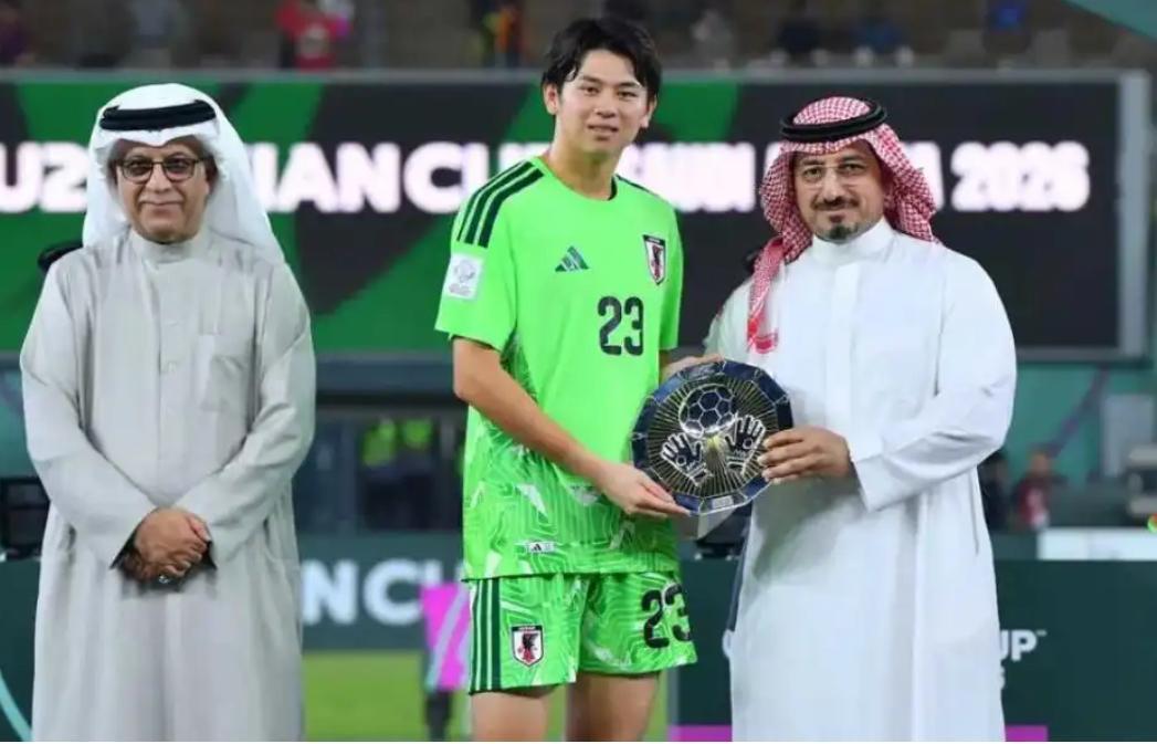 开云注册入口-33次关键扑救！安东尼奥为李昊鸣不平：比日本门将更配得上金手套