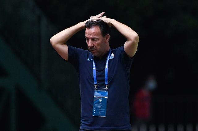 开云体育下载-不败争冠输球保级 范帅调侃：我想派上12名球员