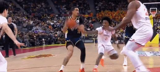 杜锋：开局挖了一个大坑，几个球员没人防守情况下投不中非常可惜